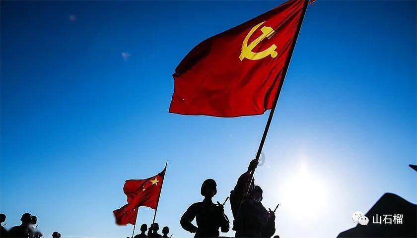 64岁倪萍辟谣整容传闻：岁月无痕，容颜自然。